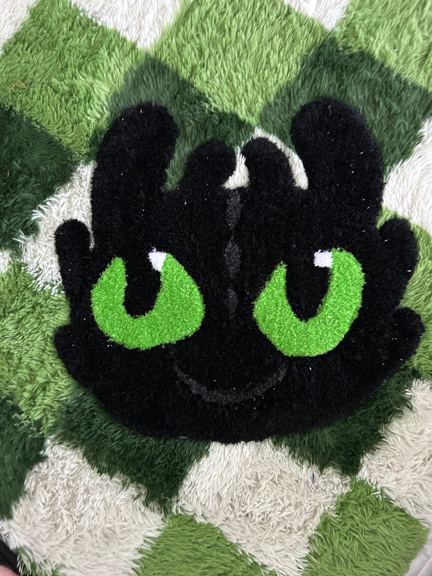 π Toothless Face β Hand-Tufted Rug