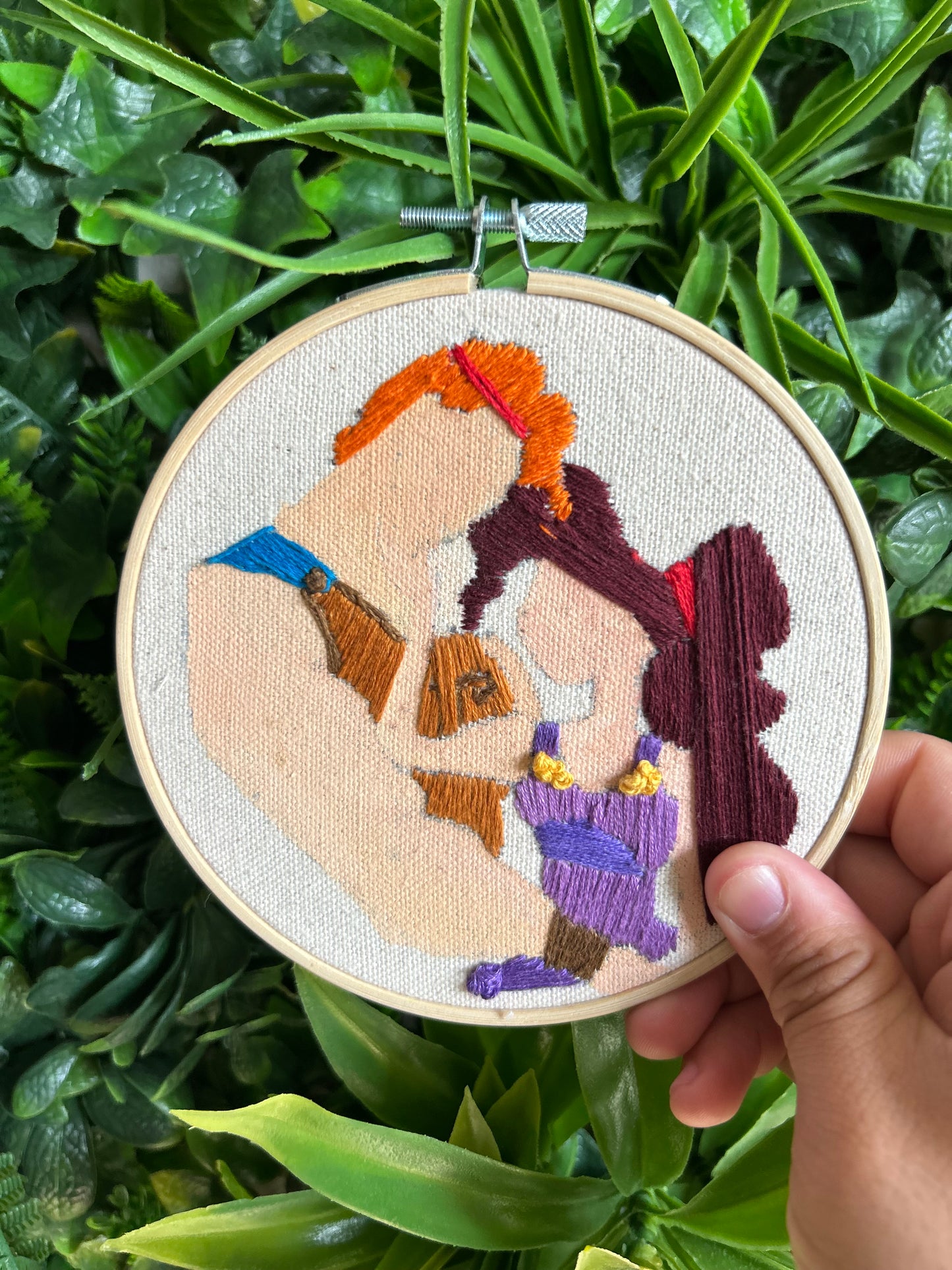 Megara - Embroidered Decor