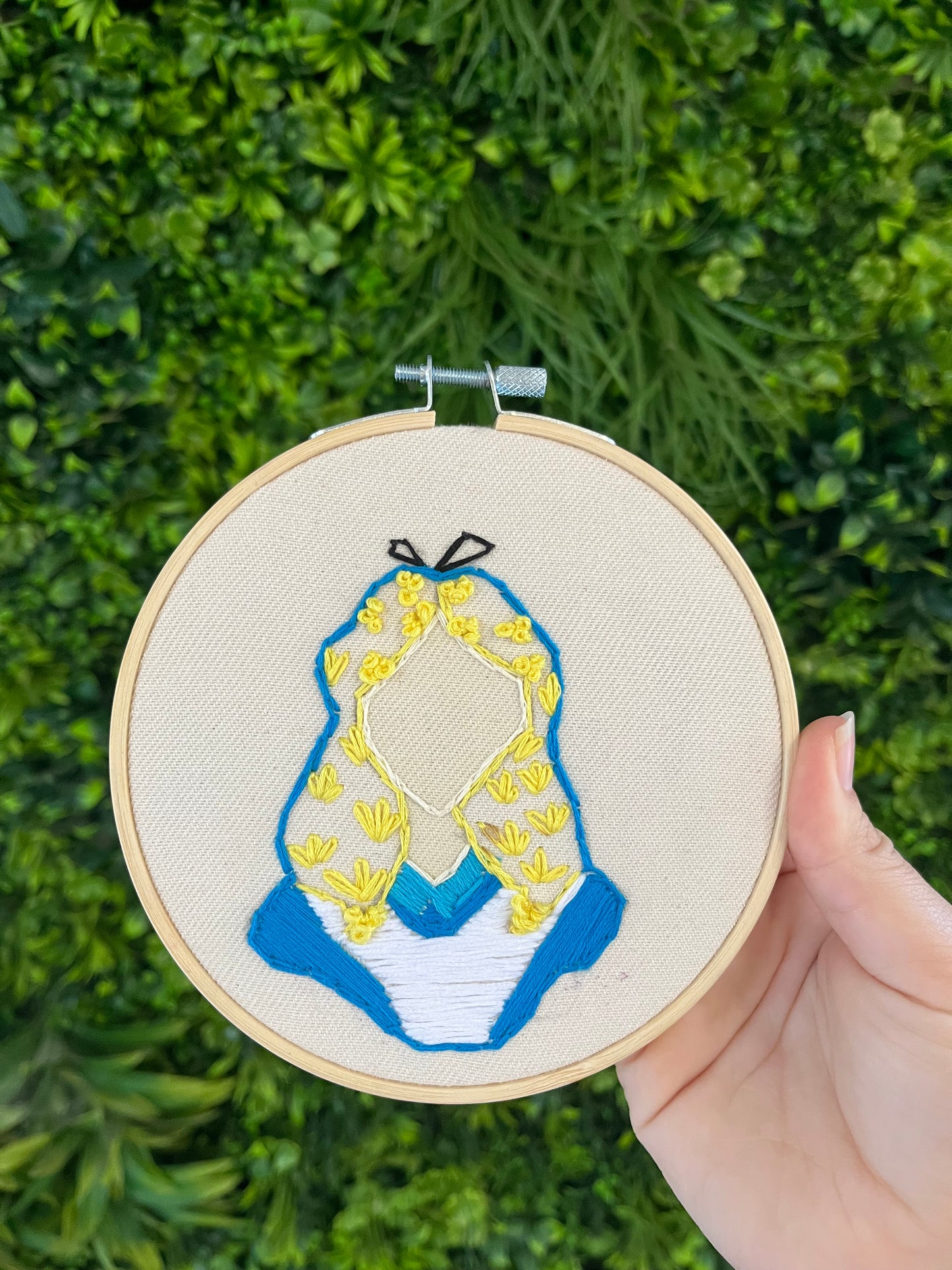 Alice - Embroidered Decor