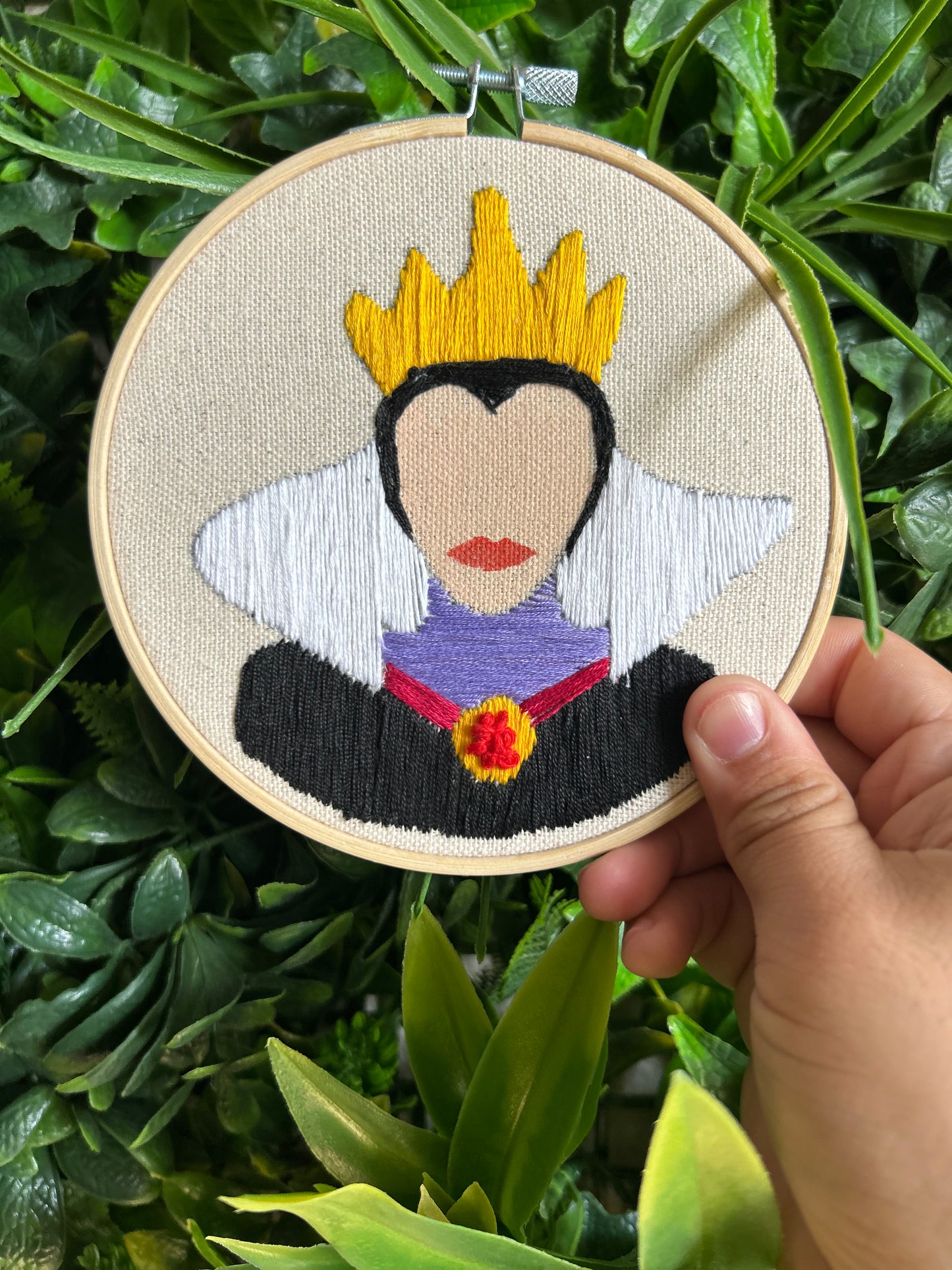 Vanity Meets Thread & Needle! 🍎🧵